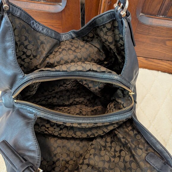 Coach Madison Carlyle Black Leather Shoulder Bag Gold Turnlock - Picture 13 of 14